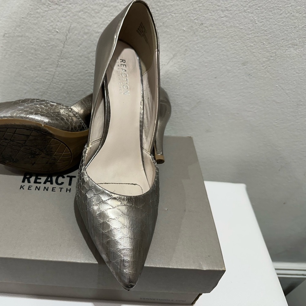 Kenneth Cole Reaction Metallic Textured Heels